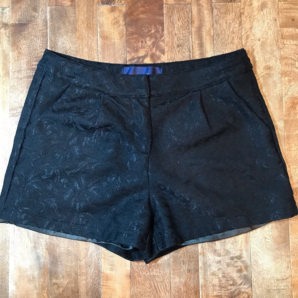 Blue Rain - Black lace printed shorts with pockets
